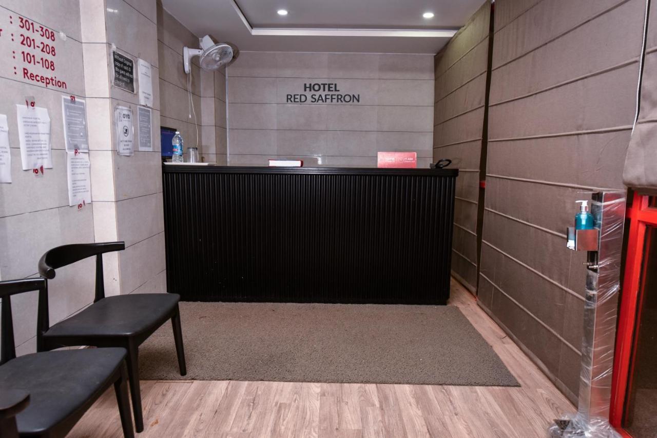 Hotel Red Saffron New Delhi Bagian luar foto