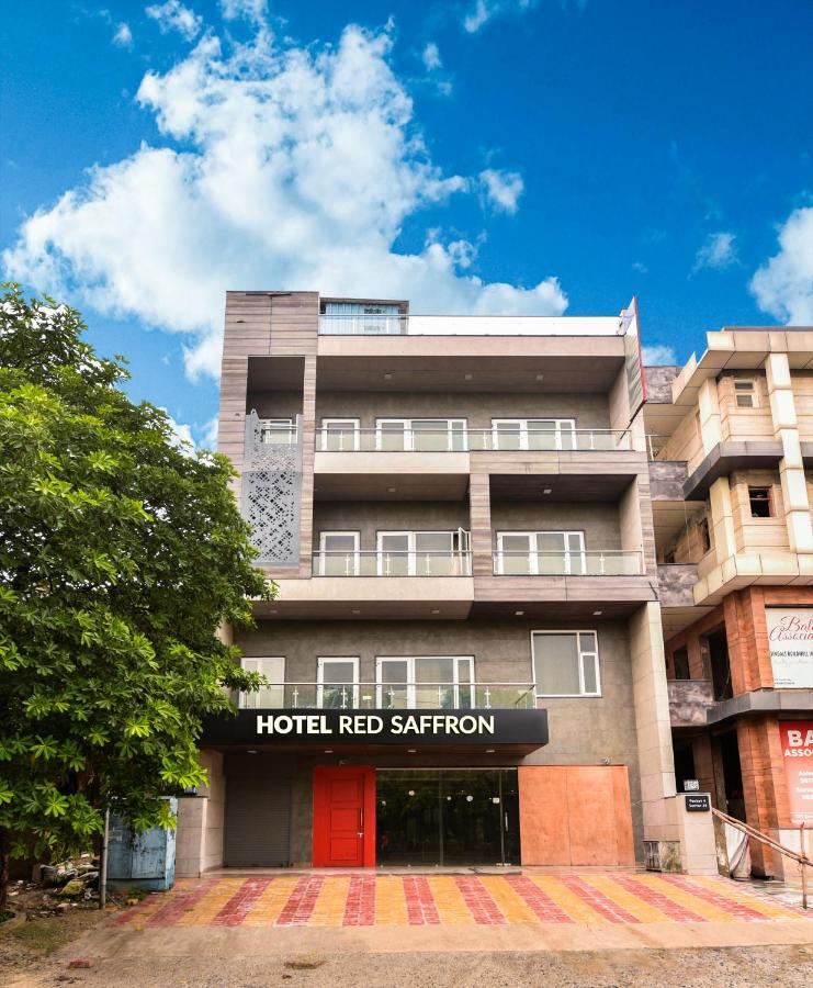 Hotel Red Saffron New Delhi Bagian luar foto